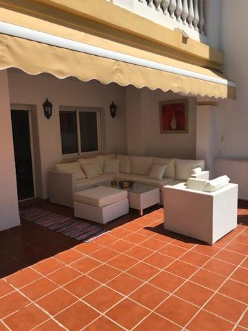 Hacienda Nagueles 1, 2 Bed 2 Bath, Large Terrace 400M From Beach マルベーリャ エクステリア 写真