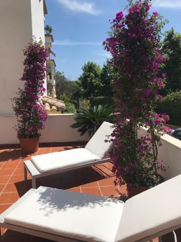 Hacienda Nagueles 1, 2 Bed 2 Bath, Large Terrace 400M From Beach マルベーリャ エクステリア 写真